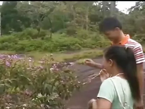 உயரமான குஞ்சு உணர்ச் ...